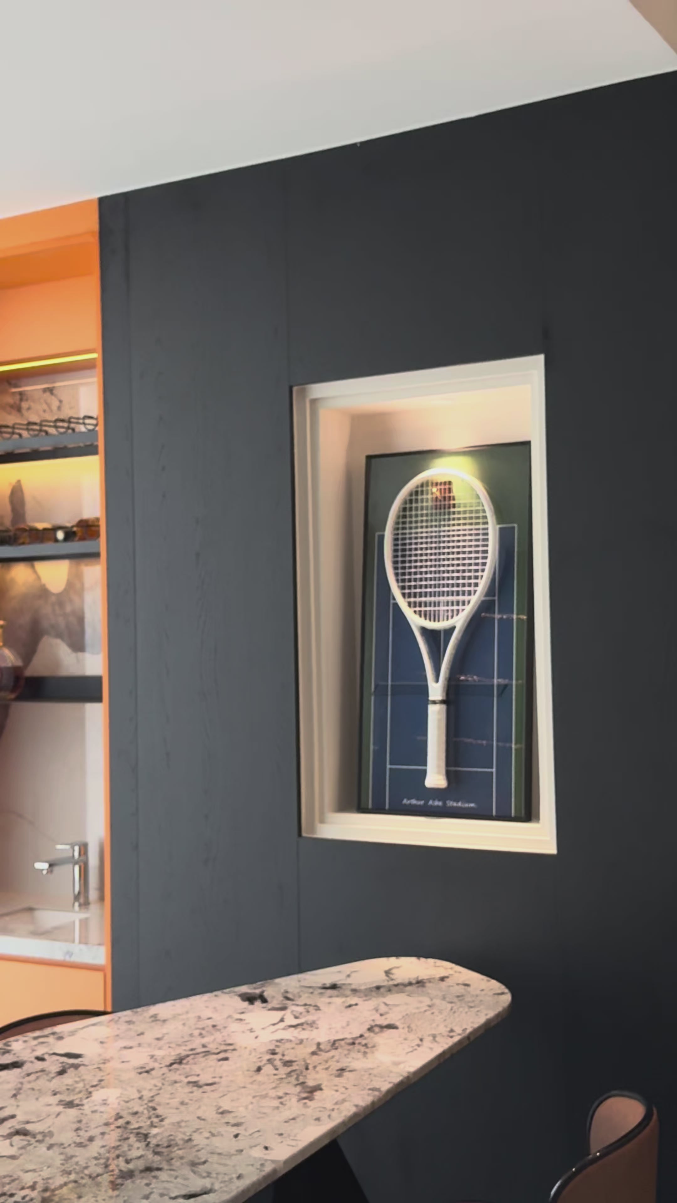 US Open-Inspired Tennis Racket Display Frame – Collect & Showcase Your Racket（Excluding the racket）